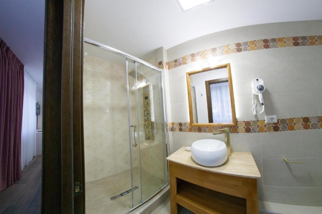 Bucovina Holidays Sadova Кымпулунг-Молдовенеск Экстерьер фото